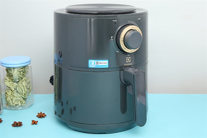 Nồi chiên không dầu Electrolux 3 lít E6AF1-220K Màu Đen