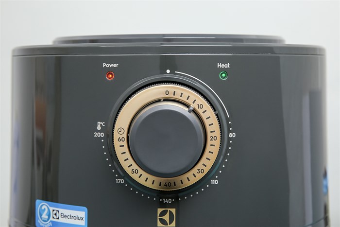 Nồi chiên không dầu Electrolux 3 lít E6AF1-220K Màu Đen