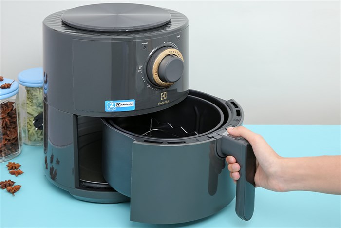 Nồi chiên không dầu Electrolux 3 lít E6AF1-220K Màu Đen