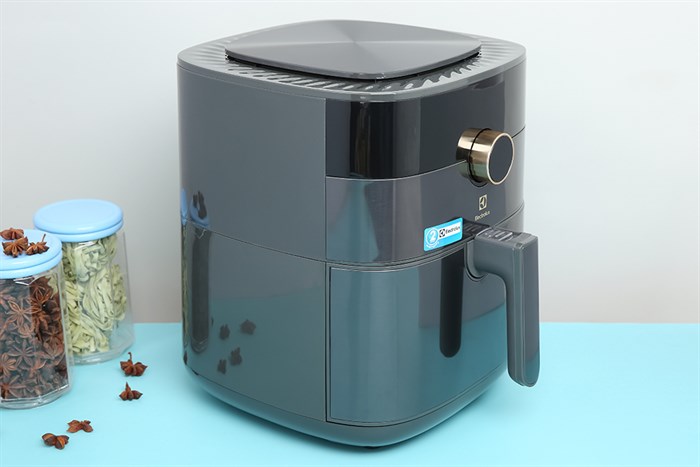 Nồi chiên không dầu Electrolux 5 lít E6AF1-520K Màu Đen