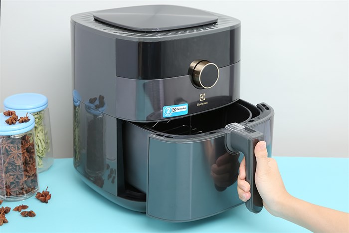 Nồi chiên không dầu Electrolux 5 lít E6AF1-520K Màu Đen