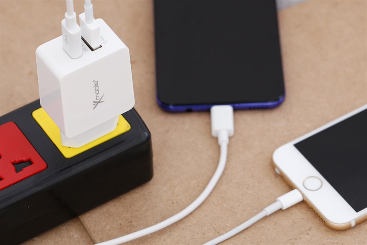 Adapter sạc 2 cổng USB Type-C 15W Xmobile DS165 Trắng Màu Trắng