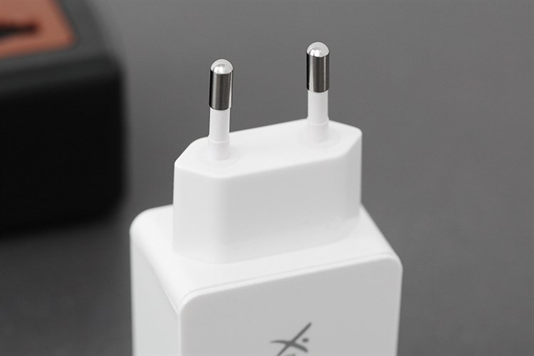Adapter sạc 2 cổng USB 12W Xmobile DS476 Màu Trắng