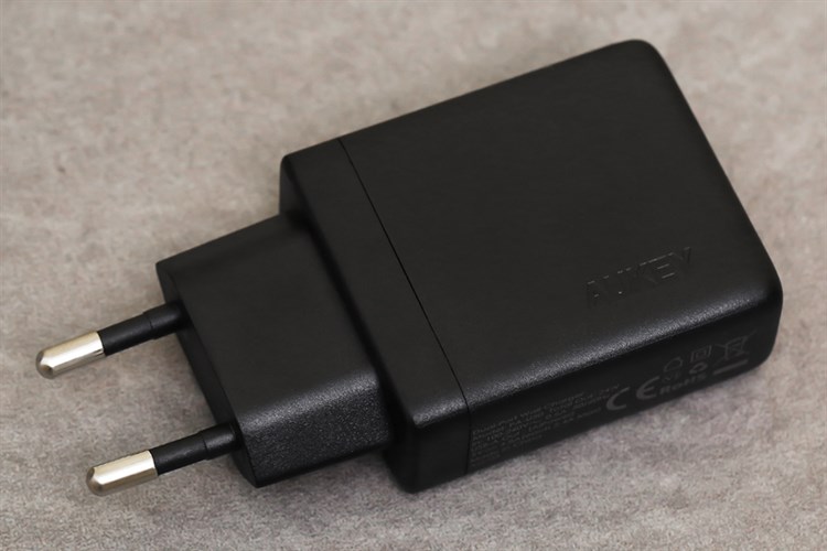 Adapter sạc USB 12W Dual AUKEY PA-U50 Màu Đen