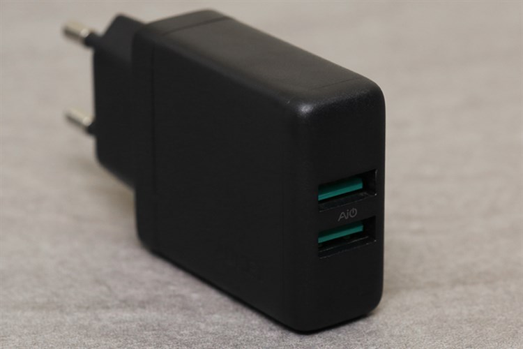 Adapter sạc USB 12W Dual AUKEY PA-U50 Màu Đen