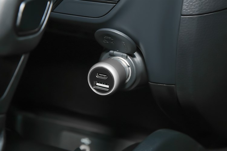 Sạc xe hơi 2 cổng Type C PD QC 3.0 18W Xmobile SN-454 Bạc Màu Bạc