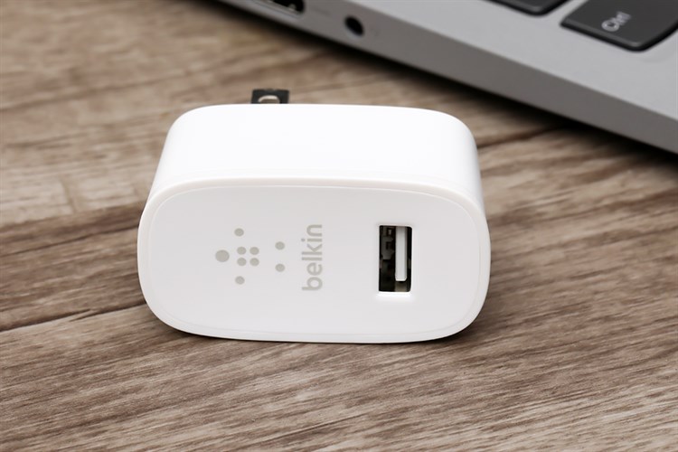 Adapter sạc USB 12W Belkin WCA002 Màu Trắng