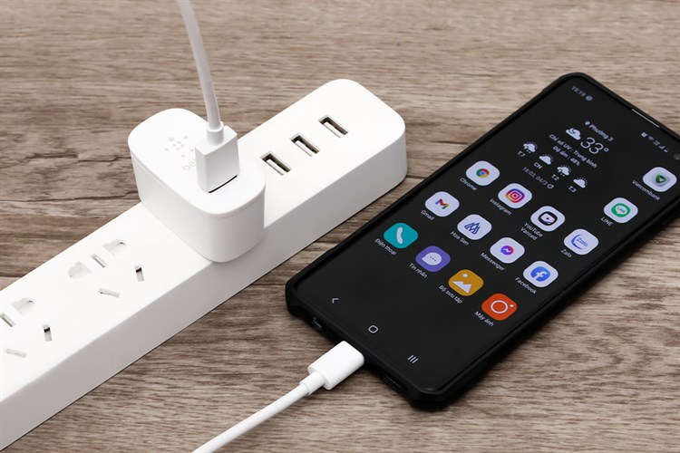 Adapter sạc USB 12W Belkin WCA002 Màu Trắng
