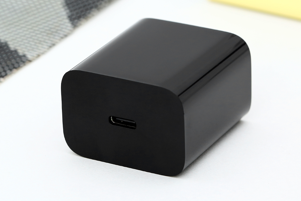 Sạc không dây Magnetic 10W Belkin WIA005 (Kèm củ sạc 20W) Màu Đen