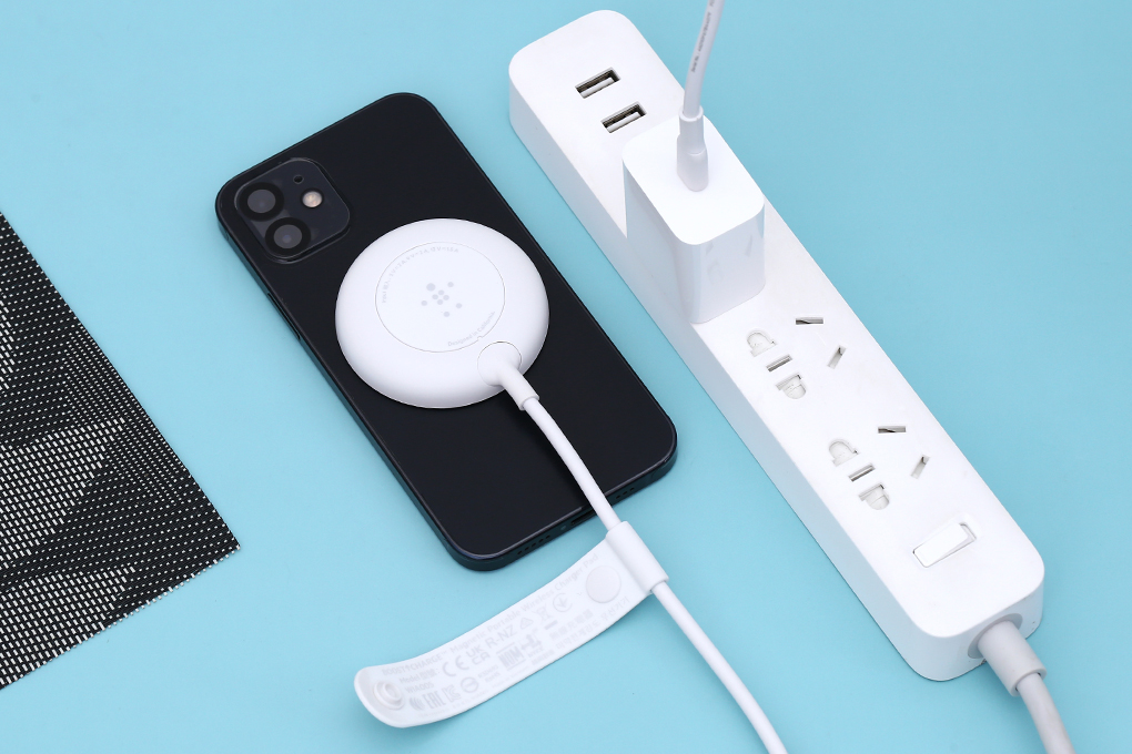 Sạc không dây Magnetic 10W Belkin WIA005 (Kèm củ sạc 20W) Màu Trắng