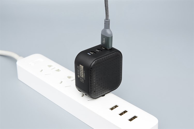 Adapter Sạc 3 cổng USB Type C PD QC3.0 GaN 66W HyperJuice HJ265 Màu Đen