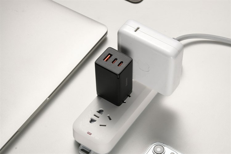 Bộ Adapter Sạc 3 cổng USB Type C PD QC 3.0 GaN5 kèm Cáp Type C - Type C 1m 65W Baseus CCGAN65S5 Màu Đen