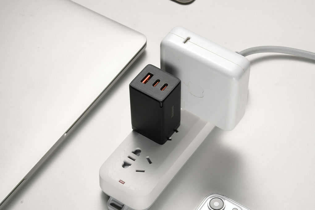 Bộ Adapter Sạc 3 cổng USB Type C PD QC 3.0 GaN5 kèm Cáp Type C - Type C 1m 65W Baseus CCGAN65S5 Màu Đen
