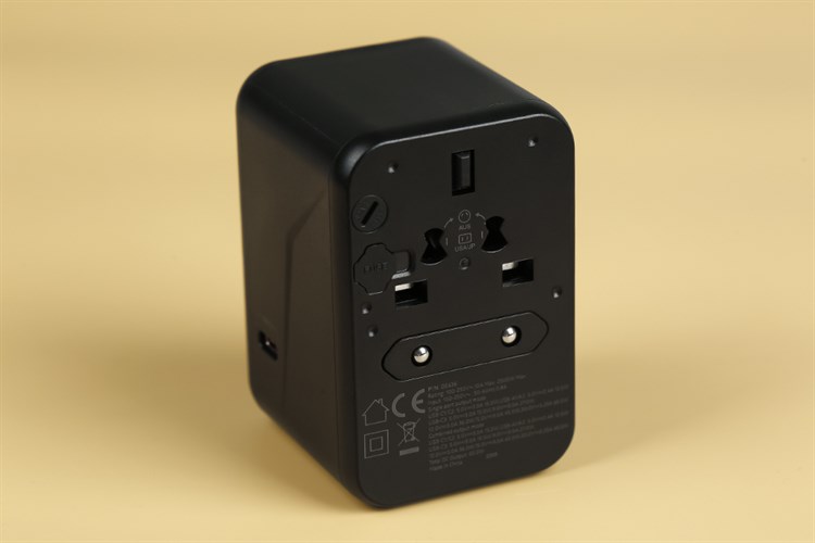 Adapter Sạc đa năng Universal PD GaN 65W Xmobile DS636 Màu Đen