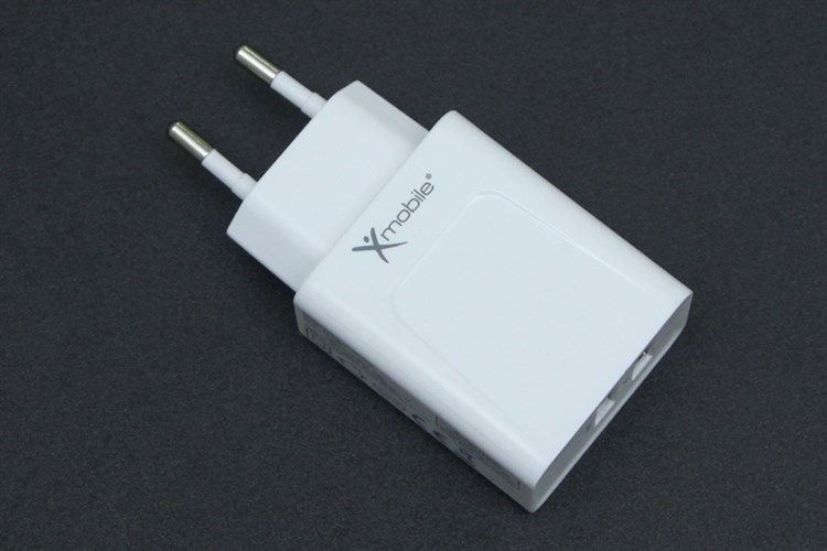 Adapter sạc 2 cổng 2.4A Xmobile TS-C067 Màu Trắng
