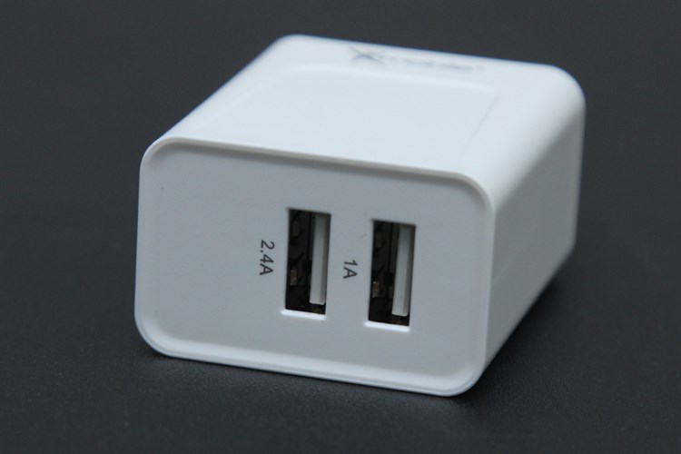Adapter sạc 2 cổng 2.4A Xmobile TS-C067 Màu Trắng
