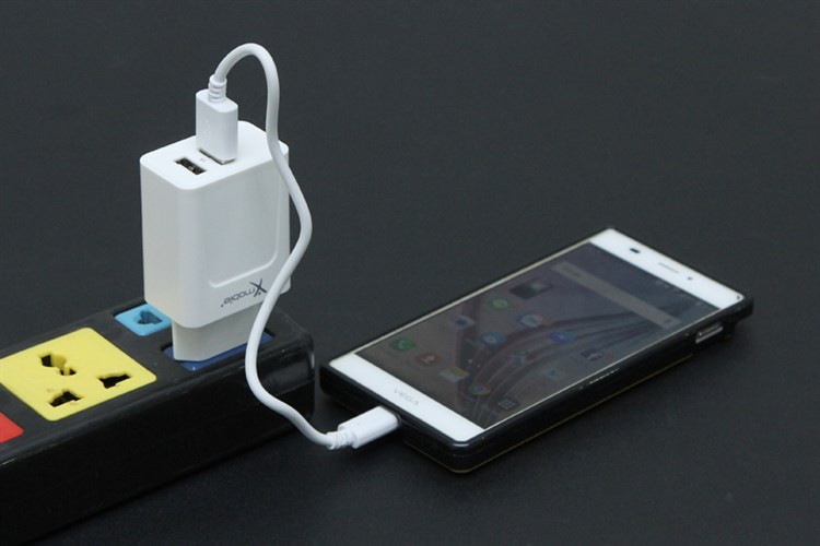 Adapter sạc 2 cổng 2.4A Xmobile TS-C067 Màu Trắng