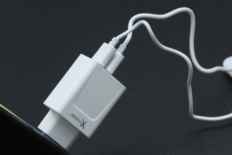Adapter sạc 2 cổng 2.4A Xmobile TS-C067 Màu Trắng