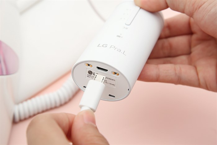 Mặt nạ chăm sóc da mặt Derma LED LG BWM1V Màu Trắng