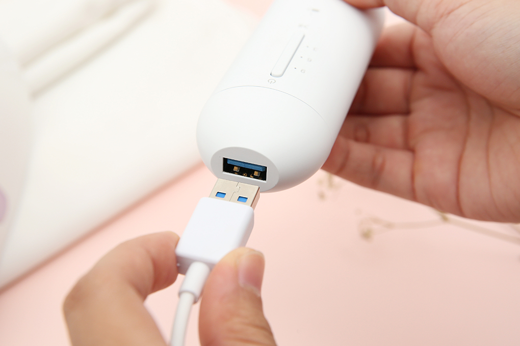 Mặt nạ chăm sóc da mặt Derma LED LG BWM1V Màu Trắng