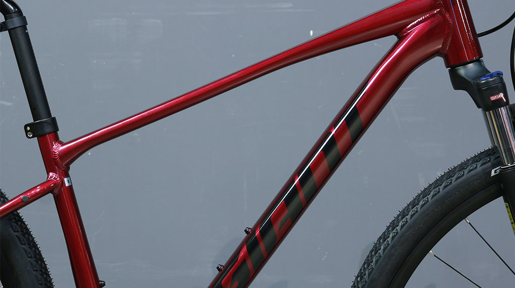 Xe đạp địa hình MTB Giant ROAM 3 DISC 29 inch Đỏ M với khung sườn chắc chắn