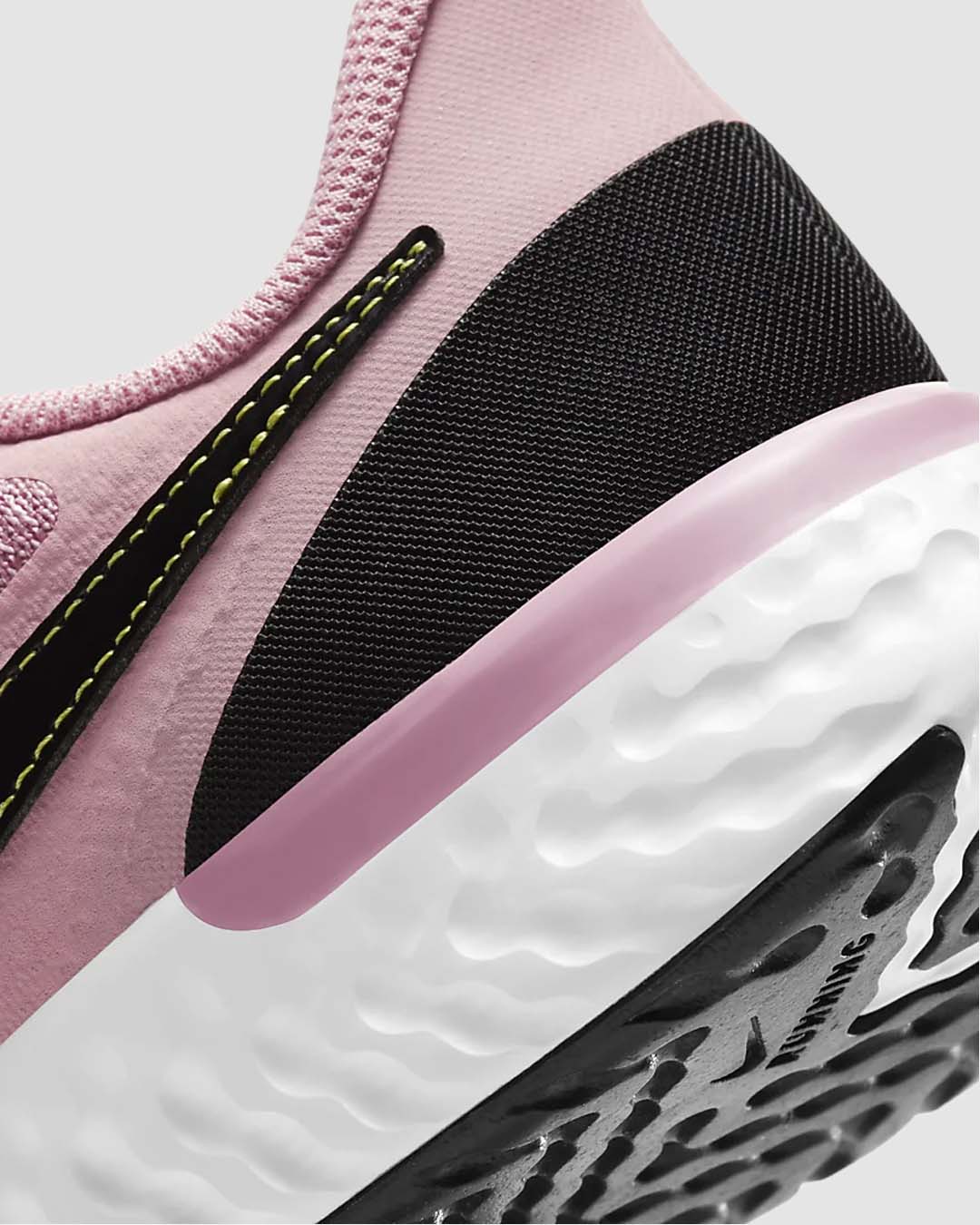 Giày Chạy Bộ Nữ Nike Revolution 5 Ext Cz8590 chính hãng 100% | AVASport.com