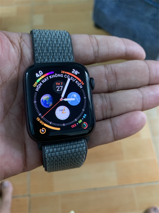 Apple Watch S4 GPS 44mm viền nhôm dây cao su - Giá rẻ, có trả góp