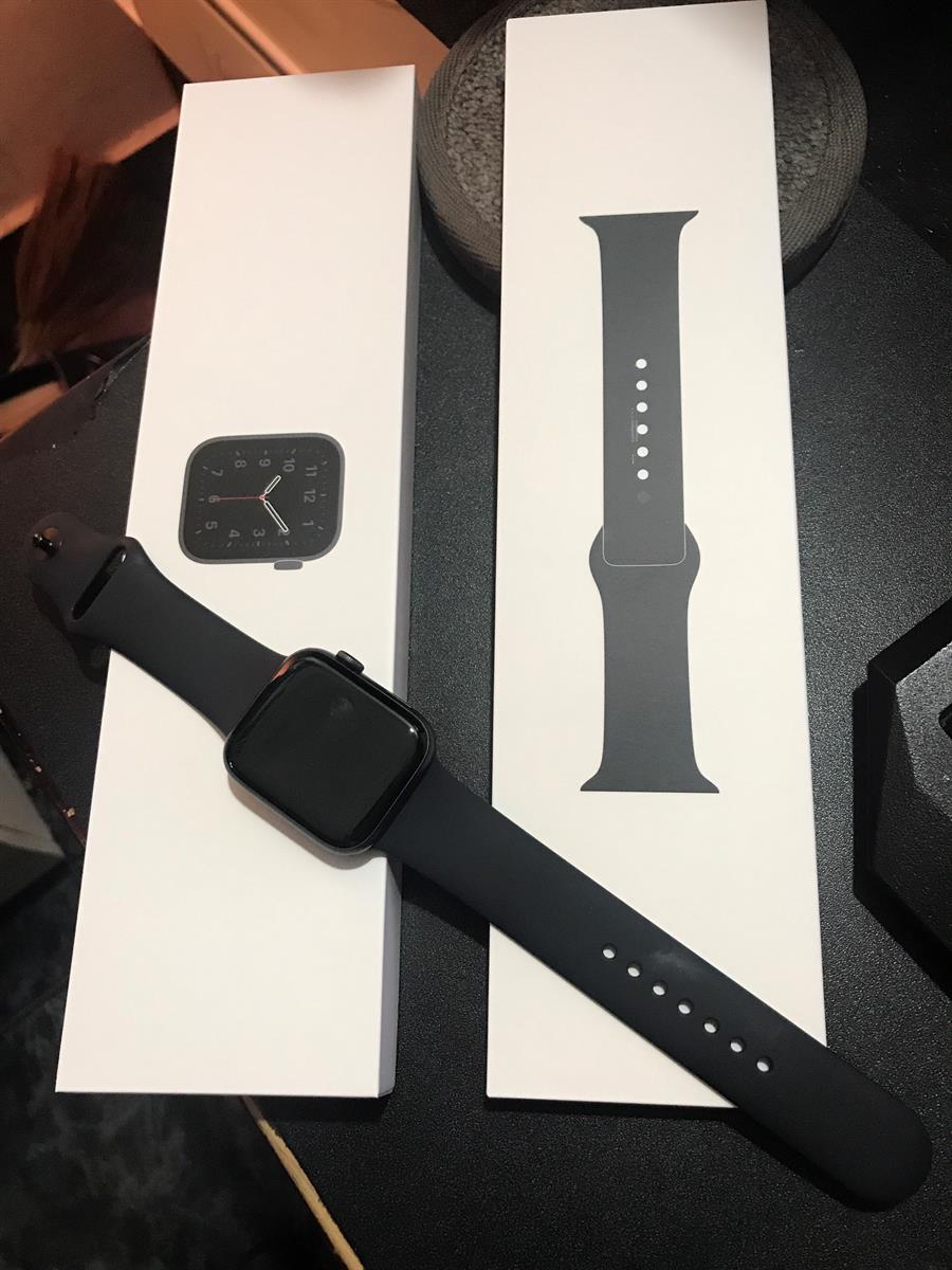 Apple Watch SE 44mm viền nhôm dây cao su - Giá rẻ, có trả góp