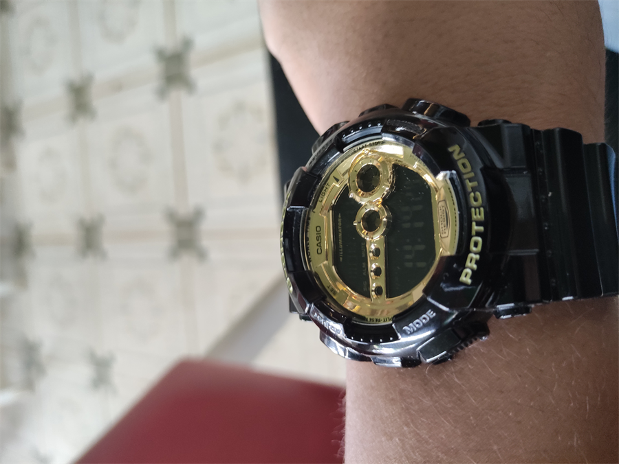 卓越 CASIO G-SHOCK GD-100GB 腕時計 黒 金 ブラック ゴールド arkay