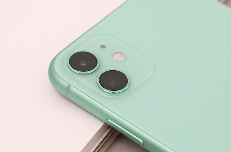 Máy được trang bị bộ đôi camera kép với một camera góc siêu rộng