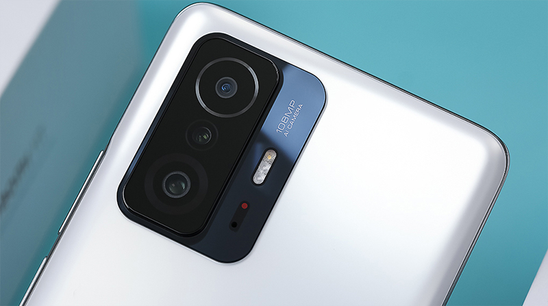 Camera chính độ phân giải 108 MP, camera góc rộng 8 MP 120 độ và camera telemacro 5 MP