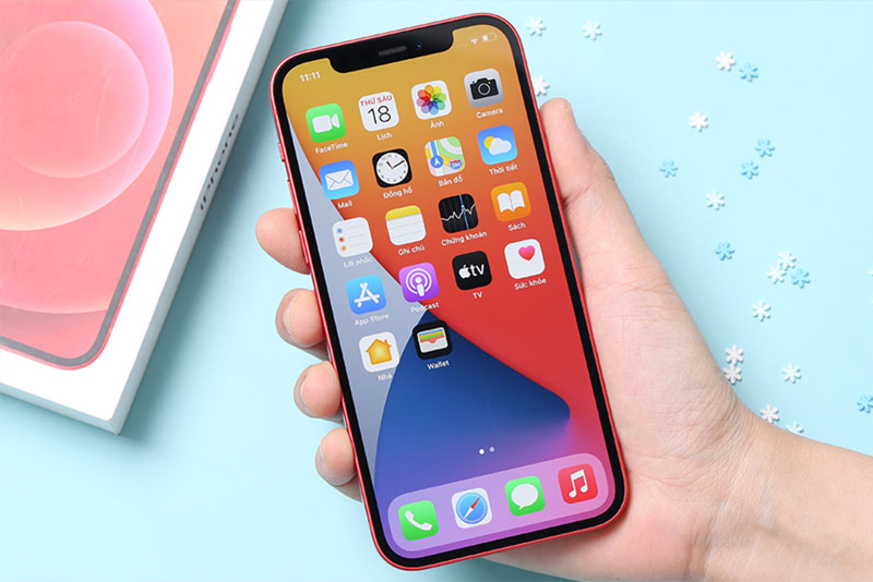 Màn hình Super Retina XDR OLED tràn viền được trang bị trên iPhone 12