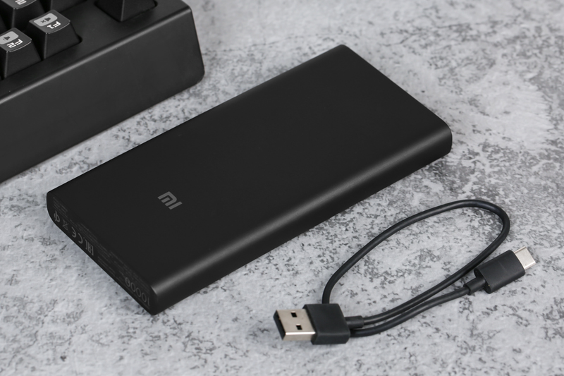 Sạc dự phòng Xiaomi Mi Wireless Power Bank Essential có thiết kế nhỏ gọn, cầm chắc tay