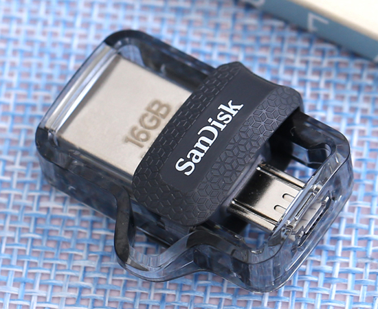 USB OTG 3.0 16 GB Sandisk SDDD3 thiết kế bằng nhựa trong suốt với chiều dài vỏn vẹn 3cm