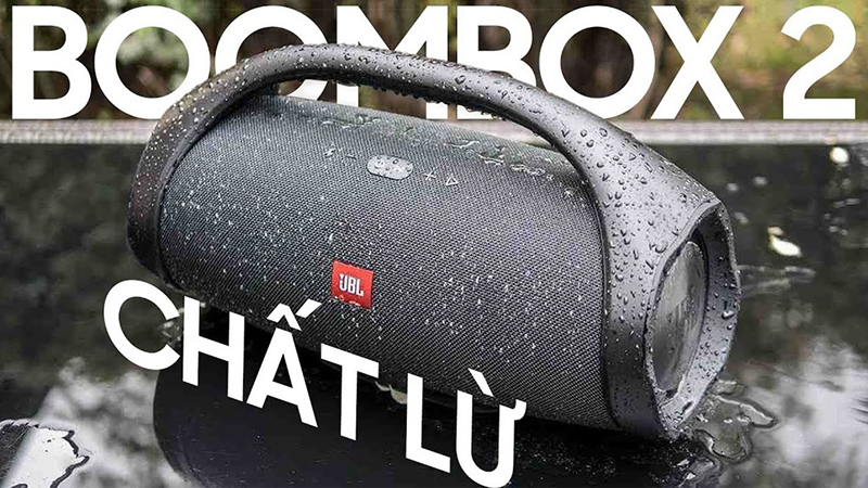 JBL Boombox 2 có đến 4 cổng kết nối, và có thể kết nối Bluetooth trong phạm vi 10 m