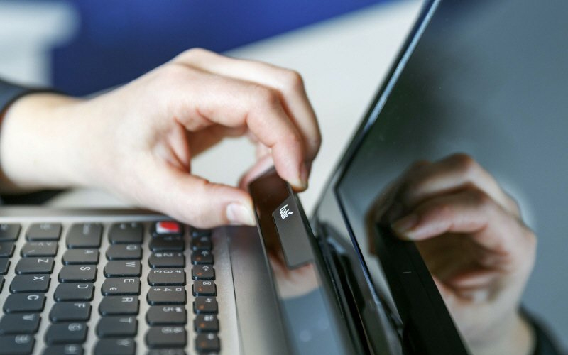 Công nghệ Tobii Eye Tracking - Vị trí lắp