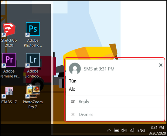 Tin nhắn gửi đến điện thoại được hiện thông báo tại góc dưới màn hình máy tính.