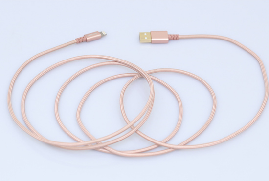 ​Một loại cáp Lightning dài 2 m