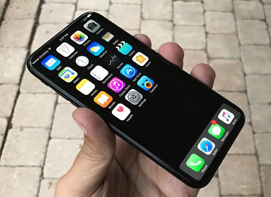 So s&aacute;nh cấu h&igrave;nh của iPhone X v&agrave; Galaxy Note 8