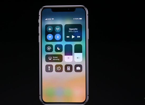 So s&aacute;nh cấu h&igrave;nh của iPhone X v&agrave; Galaxy Note 8