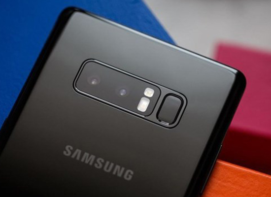 So s&aacute;nh cấu h&igrave;nh của iPhone X v&agrave; Galaxy Note 8