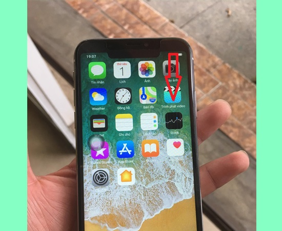 vuốt xuống từ góc bên phải của màn hình