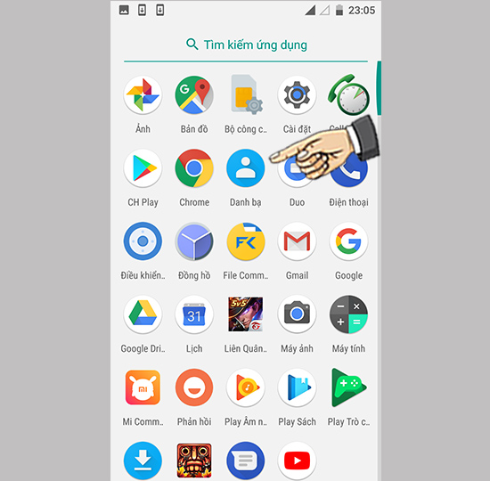 Bước 1: V&agrave;o danh bạ.