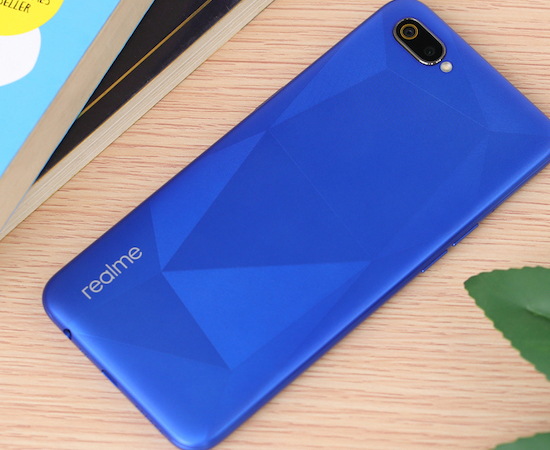 Sở hữu thiết kế đẹp mắt là không đủ, máy còn mang trong mình cấu hình tương đối ổn định để chiến liên quân mobile