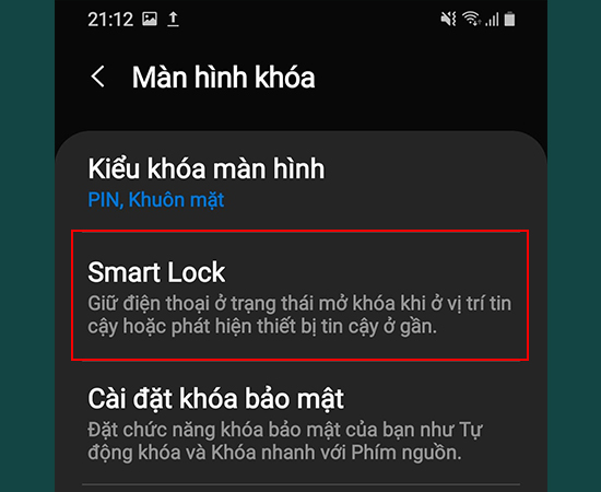 Như vậy Smart Lock sẽ hiển thị lại tại mục Màn hình khoá.