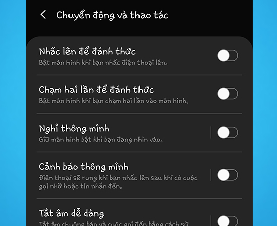 Bước 4: Cuối cùng các bạn chọn Nhấc lên để đánh thức hoặc Chạm hai lần để đánh thức