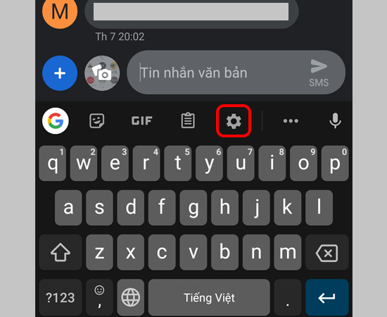 Bước 2: Tiếp đến, hãy nhấp chọn vào biểu tượng bánh răng xuất hiện trên bàn phím ảo.
