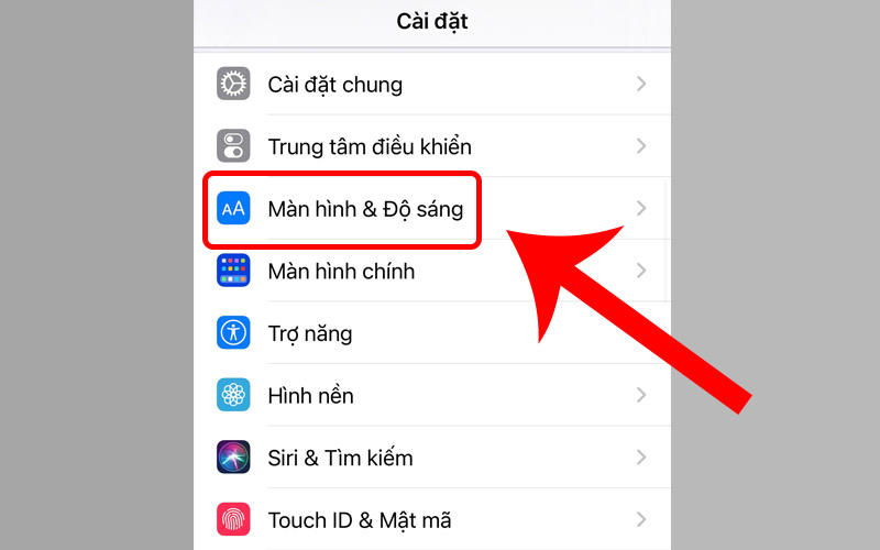 Chọn Màn hình & Độ sáng ở phần Cài đặt