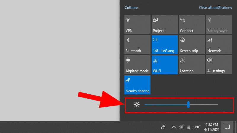 Kéo thanh trượt sang phía bên trái để giảm độ sáng màn hình và kéo sang phía bên phải để tăng độ sáng màn hình