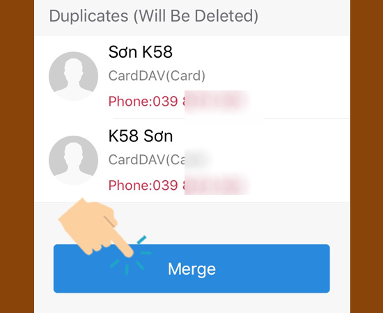 Chọn Merge để xoá danh bạ trùng lặp